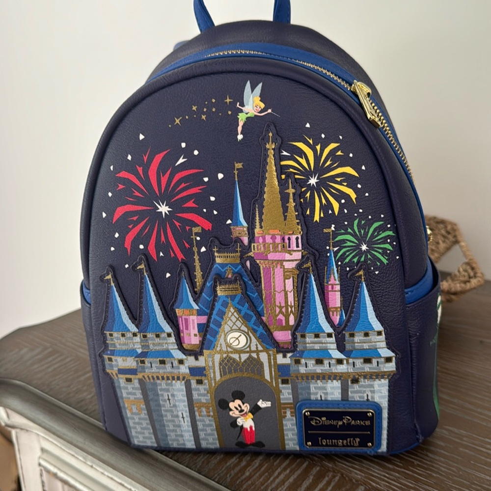 Brand new limited edition lounge fly Disney